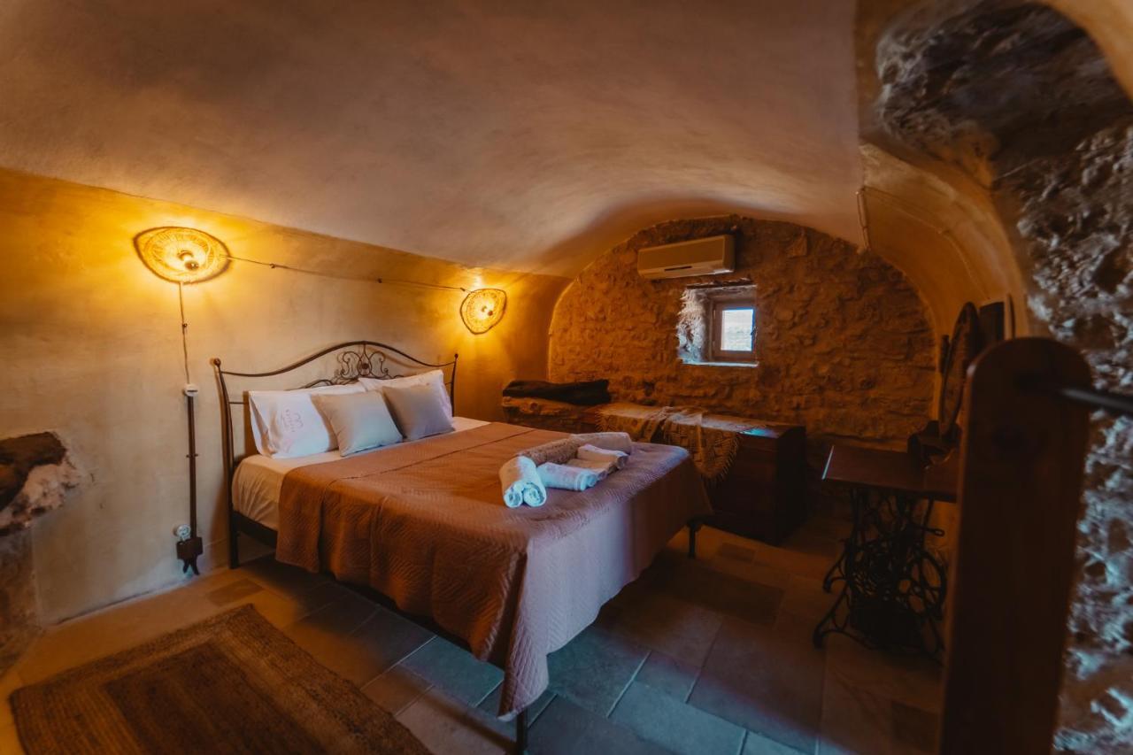 Kythera Secrets Suites Viaradika Екстериор снимка